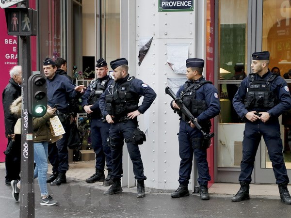 Lực lượng an ninh Pháp ngăn chặn 2 âm mưu tấn công khủng bố ảnh 1