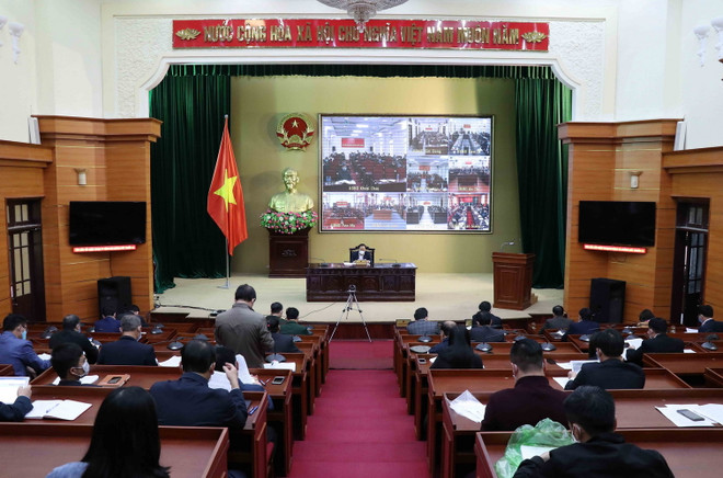Hưng Yên họp triển khai các phương án khoanh vùng phòng chống dịch COVID-19. (Ảnh: Đinh Tuấn/TTXVN) Thêm 2 ca dương tính, Hưng Yên tăng cường biện pháp cấp bách ảnh 1