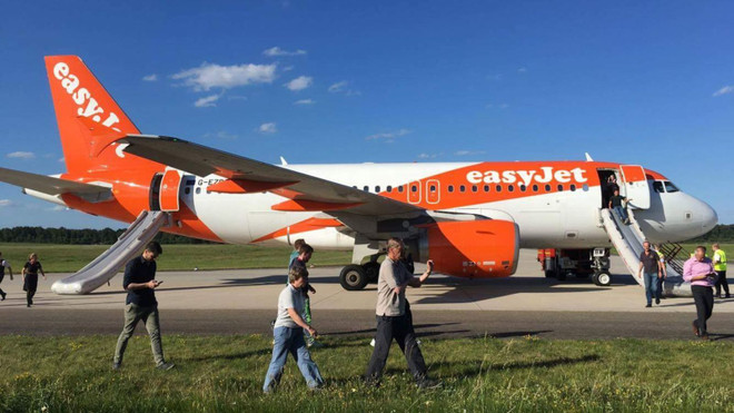 Đức: Một máy bay phải hạ cánh khẩn cấp do nghi ngờ khủng bố ảnh 1