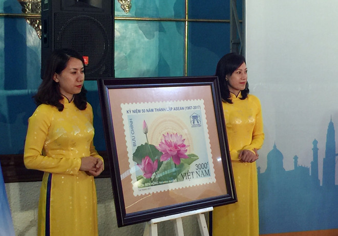 Trình làng bộ tem bưu chính kỷ niệm 50 năm thành lập ASEAN ảnh 1