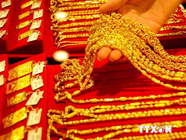 Giá vàng ở thị trường châu Á hạ do nhu cầu đầu tư giảm ảnh 1