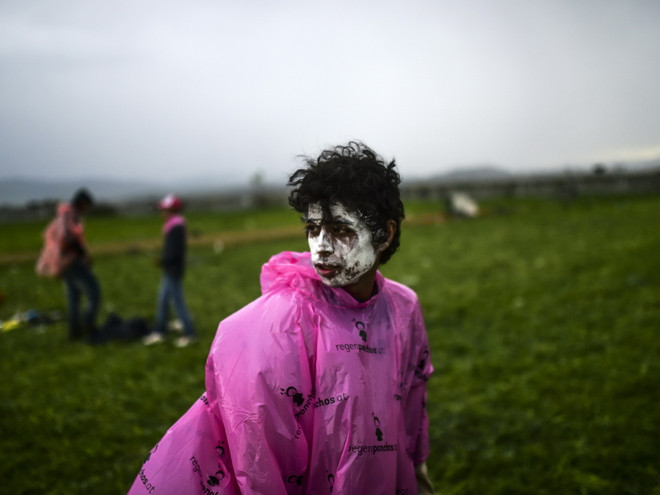 Cảnh sát Macedonia dùng súng hơi cay giải tán người di cư ảnh 1