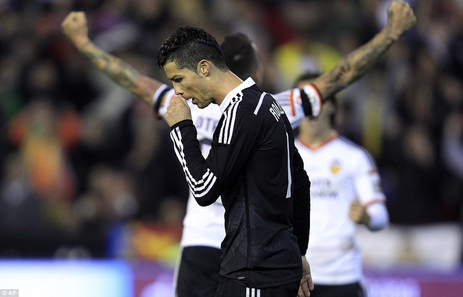 Kết quả: Real Madrid và Barca đua nhau thua sốc, M.U thắng nhọc ảnh 1