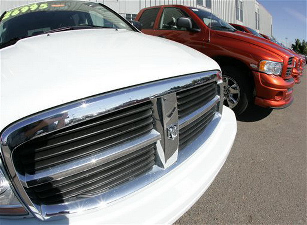 Fiat Chrysler báo lỗi gần 67.000 xe sau sự cố khiến 1 người chết ảnh 1