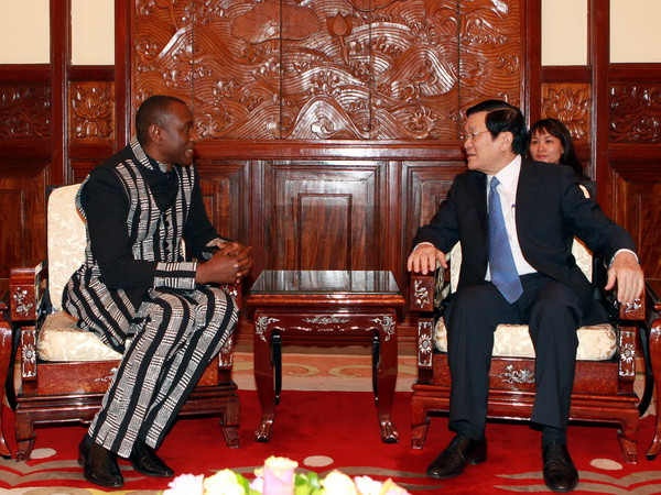 Chủ tịch nước Trương Tấn Sang tiếp các đại sứ trình quốc thư ảnh 1