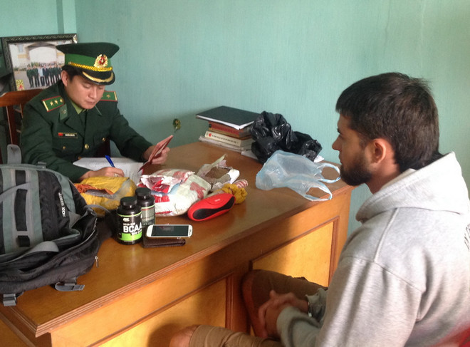 Bắt đối tượng người nước ngoài vận chuyển 2,3 kg cần sa ảnh 1