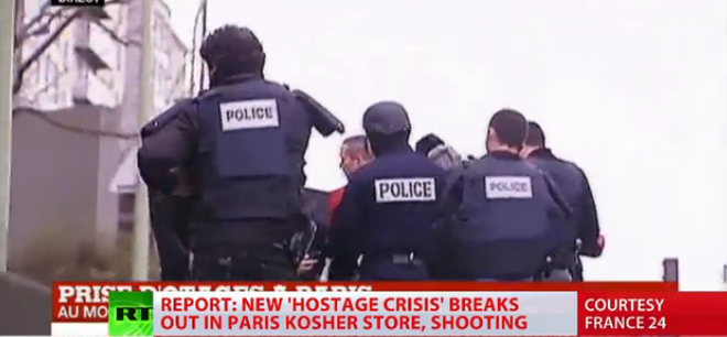 [Photo] Nước Pháp lại rúng động với vụ nổ súng, bắt cóc con tin ảnh 3