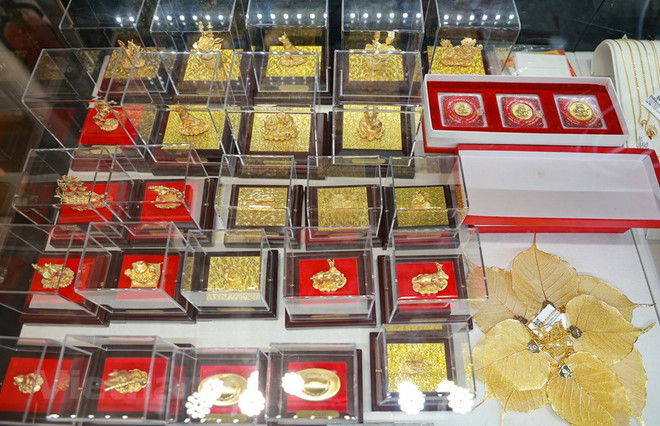 Ngày Vía Thần tài: Giá vàng cuối ngày tiếp tục giảm, dù sức mua lớn ảnh 1