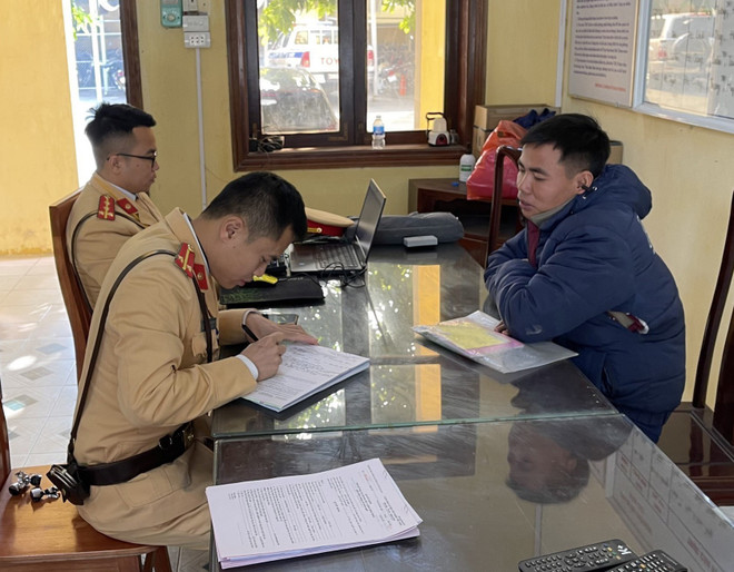 Tuyên Quang: Xử lý nghiêm trường hợp không nhường đường cho xe ưu tiên ảnh 1