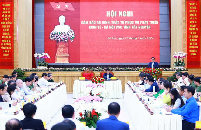 Hội nghị đảm bảo an ninh trật tự phục vụ phát triển kinh tế-xã hội các tỉnh Tây Nguyên. (Ảnh: Dương Giang/TTXVN) ttxvn_pham minh chinh khu vuc tay nguyen (3).jpg