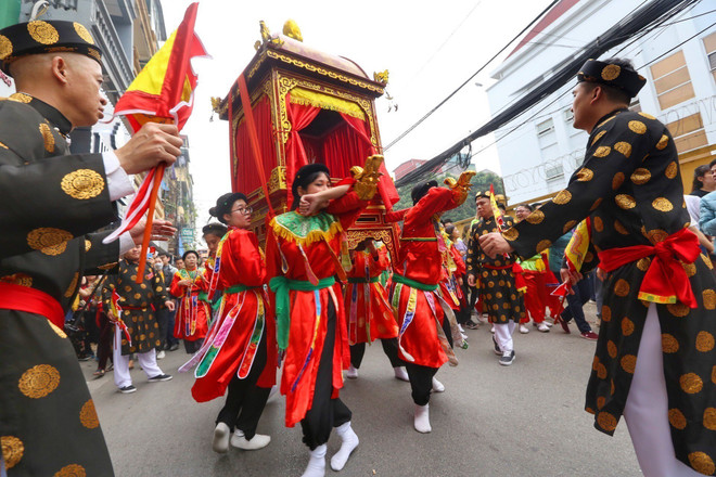 Quận Thanh Xuân: Chiếc áo hiện đại có che mờ nét xưa? ảnh 3