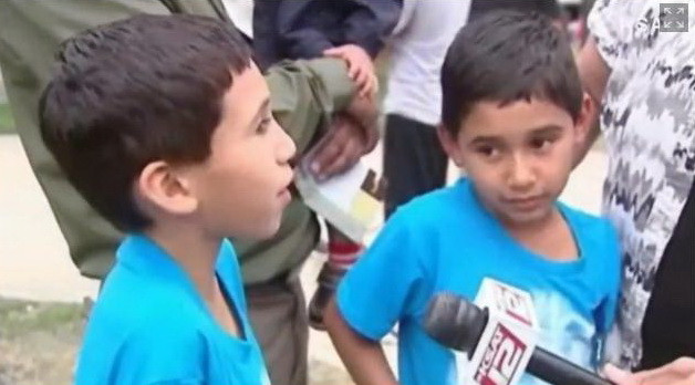 [Video] Hai cậu bé 7 tuổi đánh bại tên cướp táo tợn ảnh 1