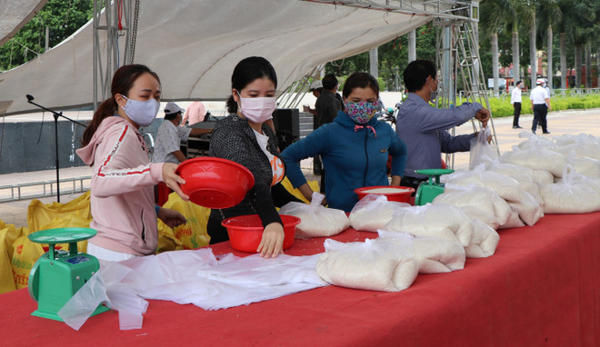 Đắk Lắk: Cấp phát gần 811 tấn gạo hỗ trợ cho người dân trong dịp Tết ảnh 1