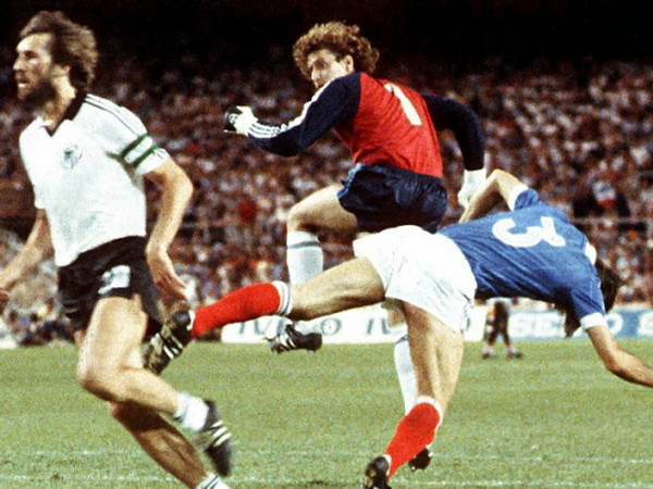 Đức - Pháp: "Gà trống" lo sợ lịch sử đau buồn sẽ lặp lại ảnh 1