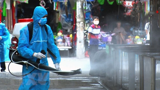 Bộ Y tế yêu cầu không phun hoá chất khử khuẩn SARS-CoV-2 ngoài trời ảnh 1