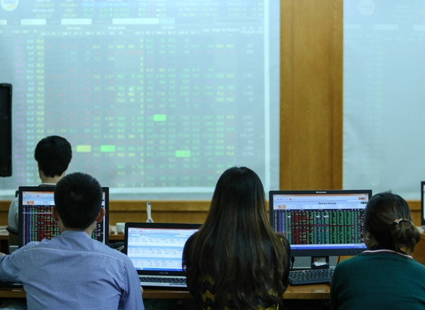 Thanh khoản đạt 3.600 tỷ đồng, VN-Index “thoát hiểm” trong gang tấc ảnh 1