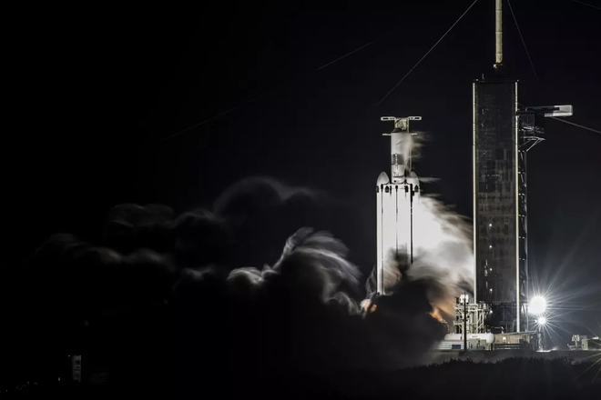 SpaceX tái khởi động sứ mệnh của tên lửa Falcon Heavy ảnh 1