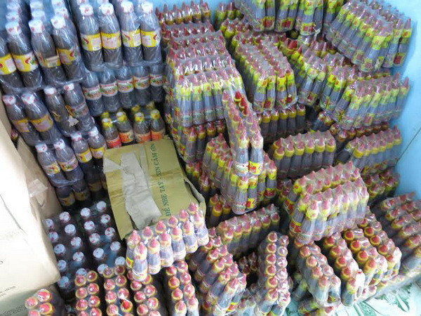 Bình Dương: Phát hiện nhiều thùng mắm tôm bẩn, có ấu trùng dòi ảnh 3