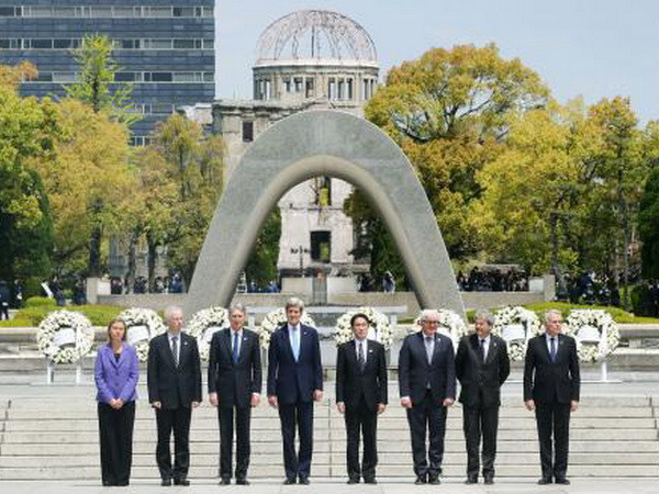 Ngoại trưởng Mỹ lần đầu thăm nơi tưởng niệm nạn nhân Hiroshima ảnh 1