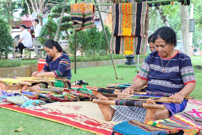 Công nhận di sản đối với nghề Dệt thổ cẩm của người M'nông Bình Phước ảnh 1