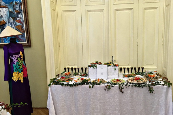 Lễ kỷ niệm với chủ đề “Phụ nữ và ẩm thực Việt” tại Romania ảnh 7