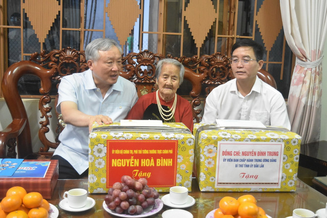 ttxvn pho_thu_tuong_thuong_truc_tham_lam_viec_tai_dak_lak3_resize.jpg