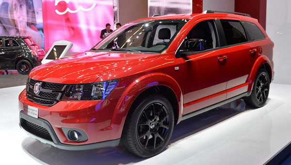 Hãng Fiat tung ra loạt ảnh về mẫu Freemont Cross mới ảnh 1