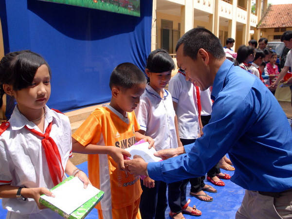 Kon Tum: Chuyển hơn 5.200 suất quà đến các gia đình chính sách ảnh 1