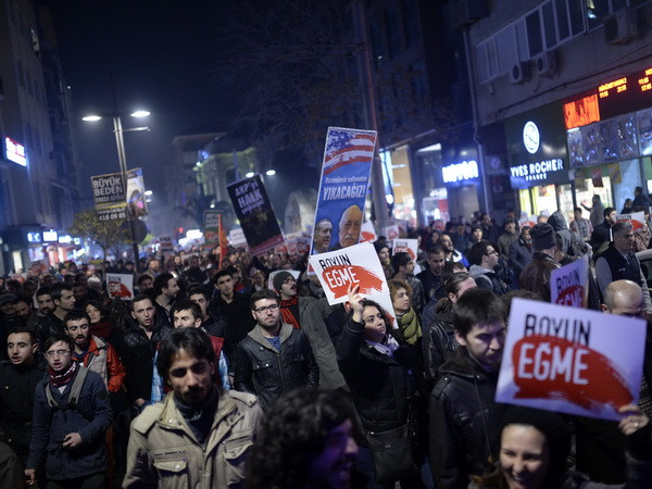 Thổ Nhĩ Kỳ: 36 người biểu tình bị buộc tội khủng bố ảnh 1