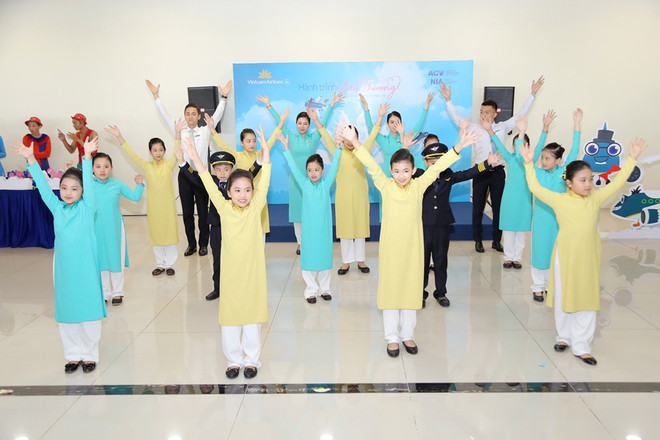 Hành trình Vietnam Airlines đến với những cuộc đời kém may mắn ảnh 2