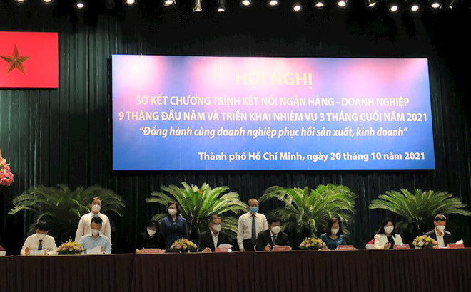 Lễ ký kết các hợp đồng vay vốn giữa đại diện các tổ chức tín dụng và các doanh nghiệp. (Nguồn: hcmcpv.org.vn) TP Hồ Chí Minh kết nối gói tín dụng 70.000 tỷ đồng cho doanh nghiệp ảnh 1