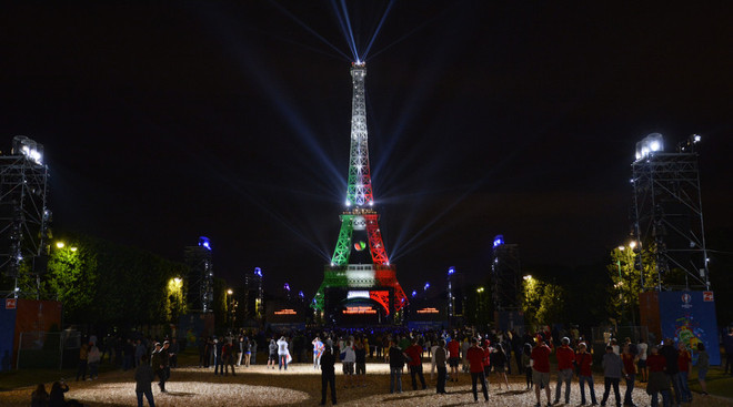 [Video] Nổ ở fanzone Paris, nhiều người bị thương vì giẫm đạp ảnh 1