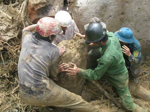 Chưa tìm thấy nạn nhân thứ 4 vụ sạt lở núi kinh hoàng ảnh 1