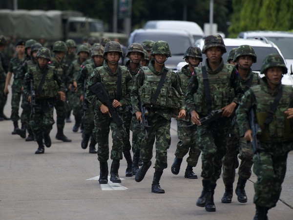 Quân đội Thái Lan tuyên bố tạm thời đình chỉ hiến pháp ảnh 1