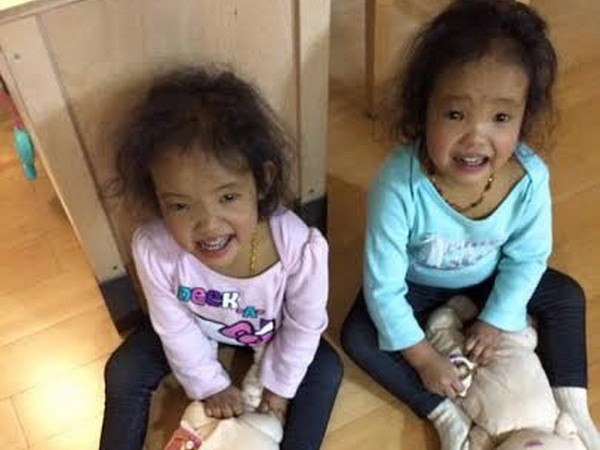 Quyết định khó khăn của người cha trước hai con nuôi người Việt ảnh 2