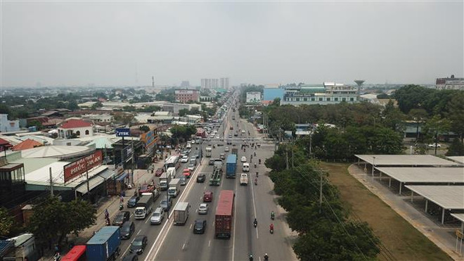Đại lộ Bình Dương (Quốc lộ 13) đang đẩy nhanh tiến độ đền bù, giải tỏa để mở rộng. (Ảnh: Huyền Trang/TTXVN) Bình Dương nhanh chóng giải tỏa mặt bằng dự án mở rộng Quốc lộ 13 ảnh 1