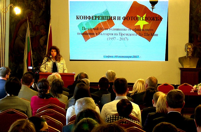 Triển lãm ảnh và hội thảo về Chủ tịch Hồ Chí Minh ở Bulgaria ảnh 3