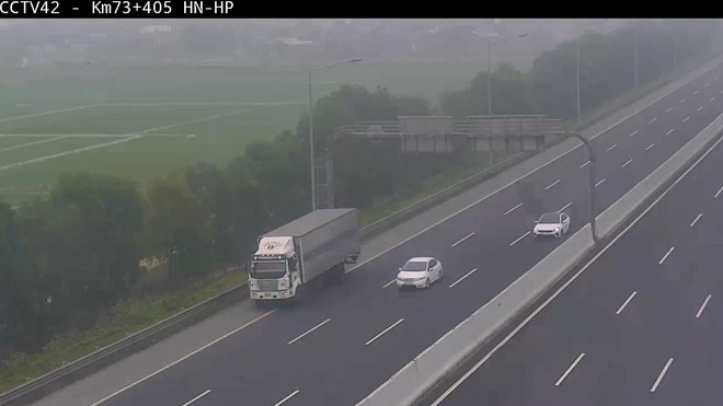 Xử lý nghiêm tài xế đi lùi xe trên cao tốc Hà Nội-Hải Phòng-Quảng Ninh ảnh 1