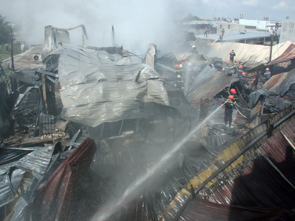 Cháy nhà máy chế biến mủ cao su, thiệt hại hơn 8 tỷ đồng ảnh 1