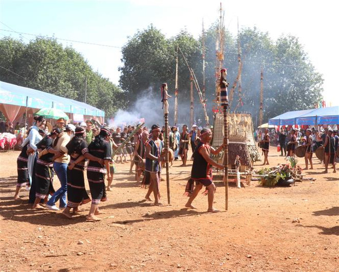 Độc đáo lễ hội đua thuyền độc mộc trên sông Pô Kô ảnh 2