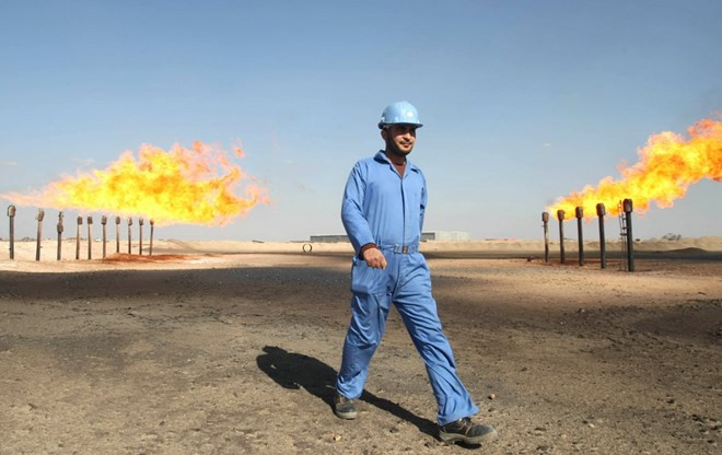 Đồng USD mạnh tiếp tục đẩy giá dầu thế giới nối đà lùi sâu ảnh 1