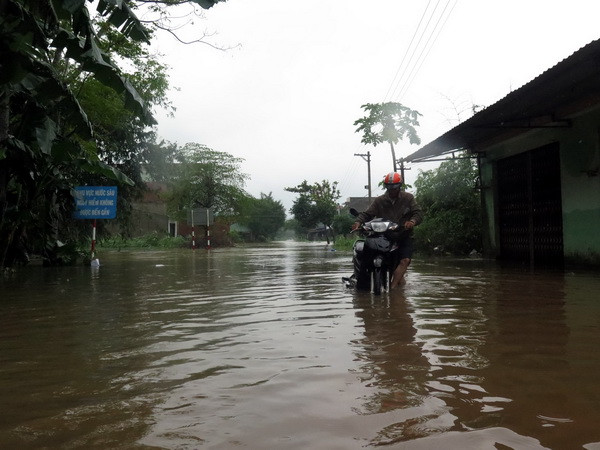 Quảng Ngãi: “Rốn lũ” Nghĩa Hành oằn mình chống lũ muộn ảnh 1