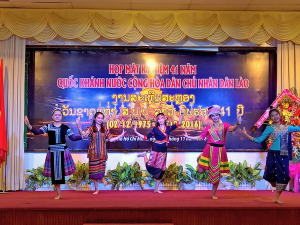 Chúc mừng Quốc khánh nước Cộng hòa Dân chủ Nhân dân Lào ảnh 1