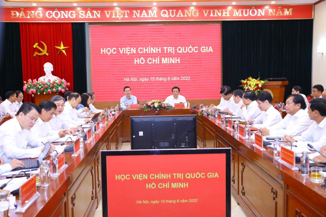 Quang cảnh buổi làm việc. (Ảnh: Văn Điệp/TTXVN) "Trường Đảng phải là nơi quy tụ những tinh hoa, cán bộ cấp chiến lược" ảnh 1