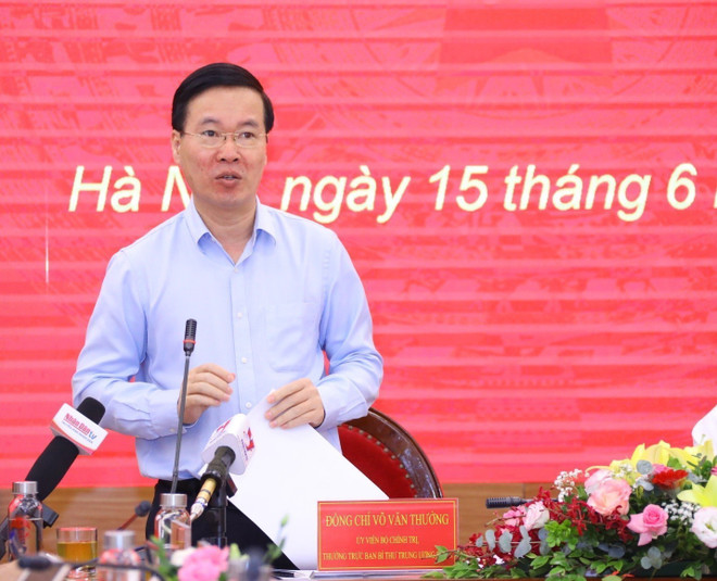 Thường trực Ban Bí thư Võ Văn Thưởng phát biểu chỉ đạo và kết luận buổi làm việc. (Ảnh: Văn Điệp/TTXVN) "Trường Đảng phải là nơi quy tụ những tinh hoa, cán bộ cấp chiến lược" ảnh 2