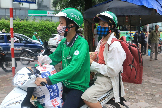 Người dân ùn ùn đổ về thủ đô sau nghỉ lễ, xe khách nhồi nhét ảnh 6