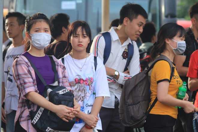 Người dân ùn ùn đổ về thủ đô sau nghỉ lễ, xe khách nhồi nhét ảnh 5