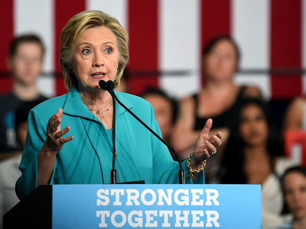 Tỷ lệ ủng hộ bà Hillary Clinton giảm sâu chưa từng thấy ảnh 1