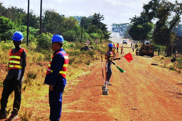 Nhà thầu Trung Quốc tại Uganda bị tố tra tấn công nhân địa phương ảnh 1