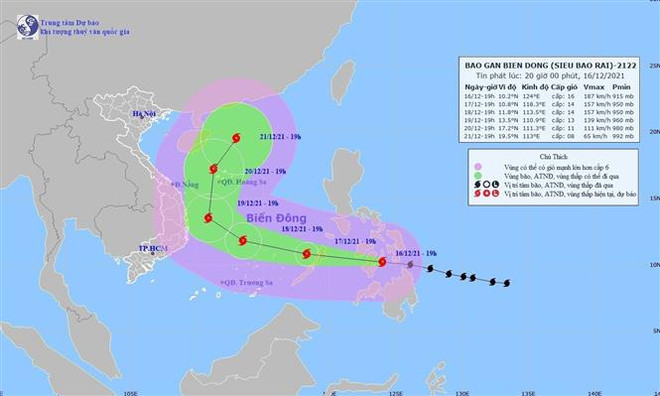 Bản đồ đường đi của siêu bão RAI trên biển Đông. (Ảnh: TTXVN phát) Bão Rai giảm cấp, không khí lạnh ảnh hưởng đến Bắc Bộ ảnh 2